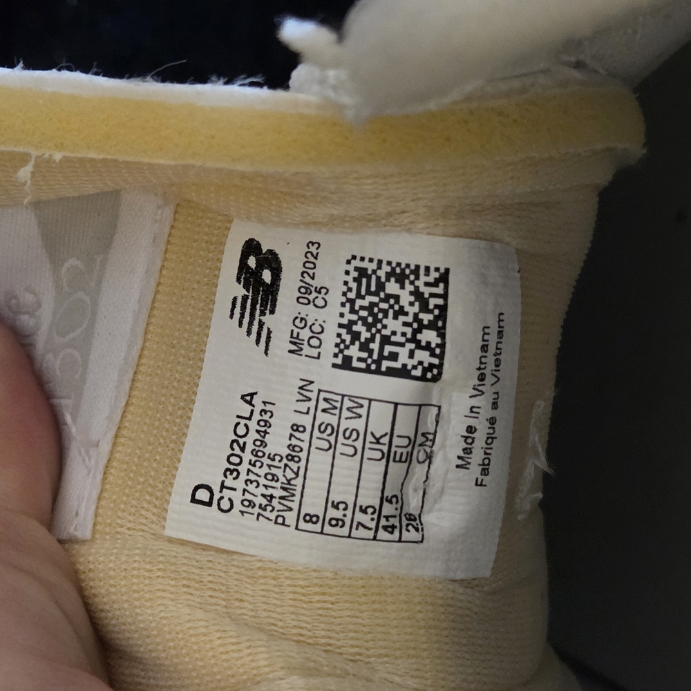 New Balance Women's 9.5 or Men's 8 White Ortholite Comfort Sole Sneakers - Picture 6 of 6